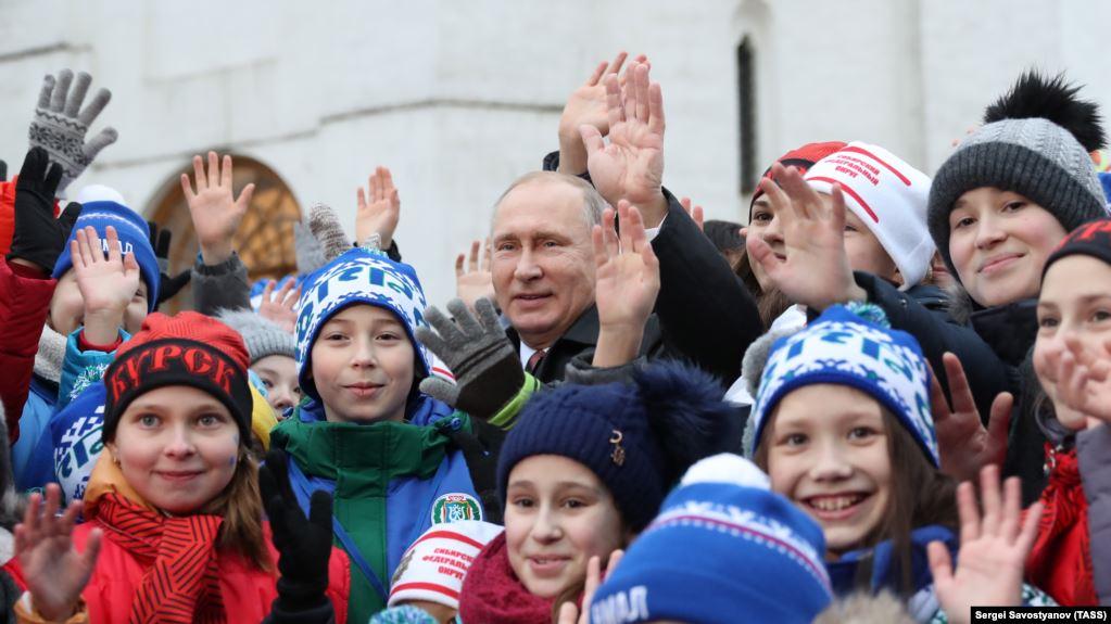 Putin Rusiyada əhalinin azalmasının qarşısını almağa çalışır –