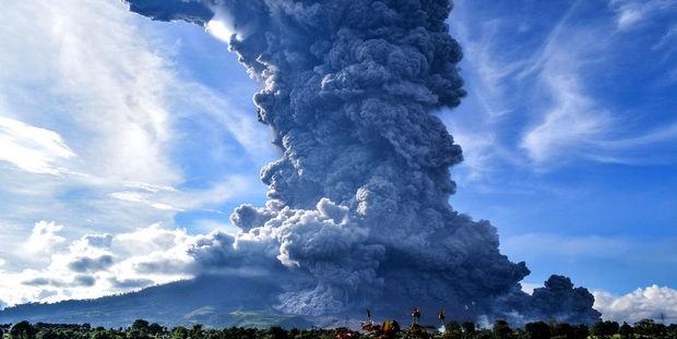İndoneziyada Sinabunq vulkanı püskürüb